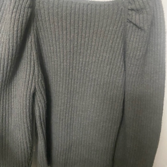 VENUS Gray Ribbed Sweater - Picture 3 of 3